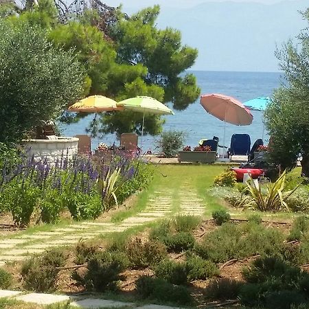 Meli Seaside Villas Храни Екстериор снимка