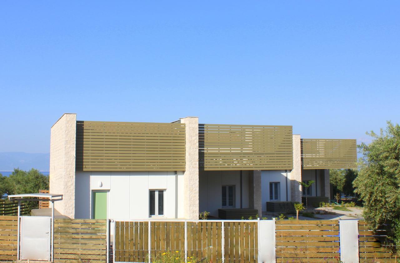 Meli Seaside Villas Храни Екстериор снимка