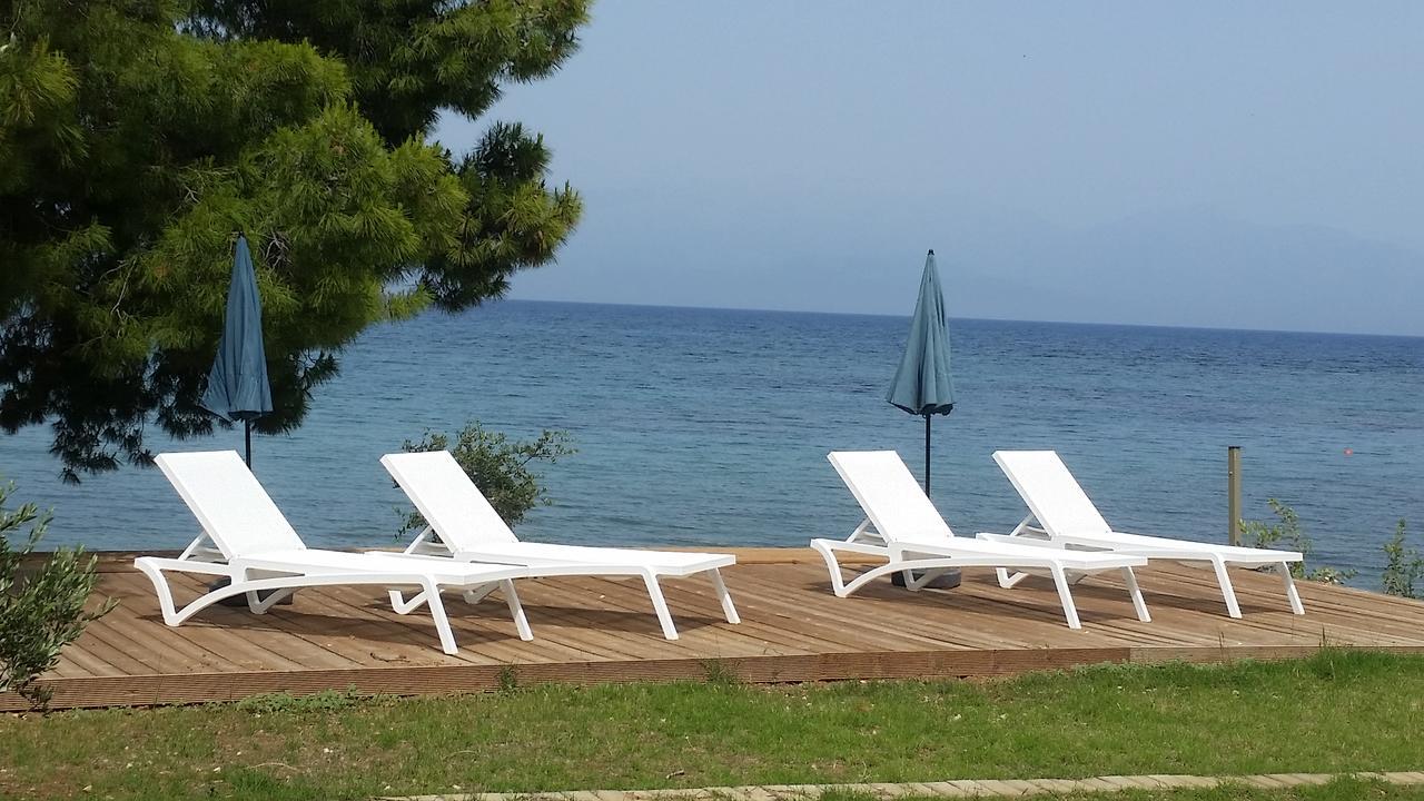 Meli Seaside Villas Храни Екстериор снимка